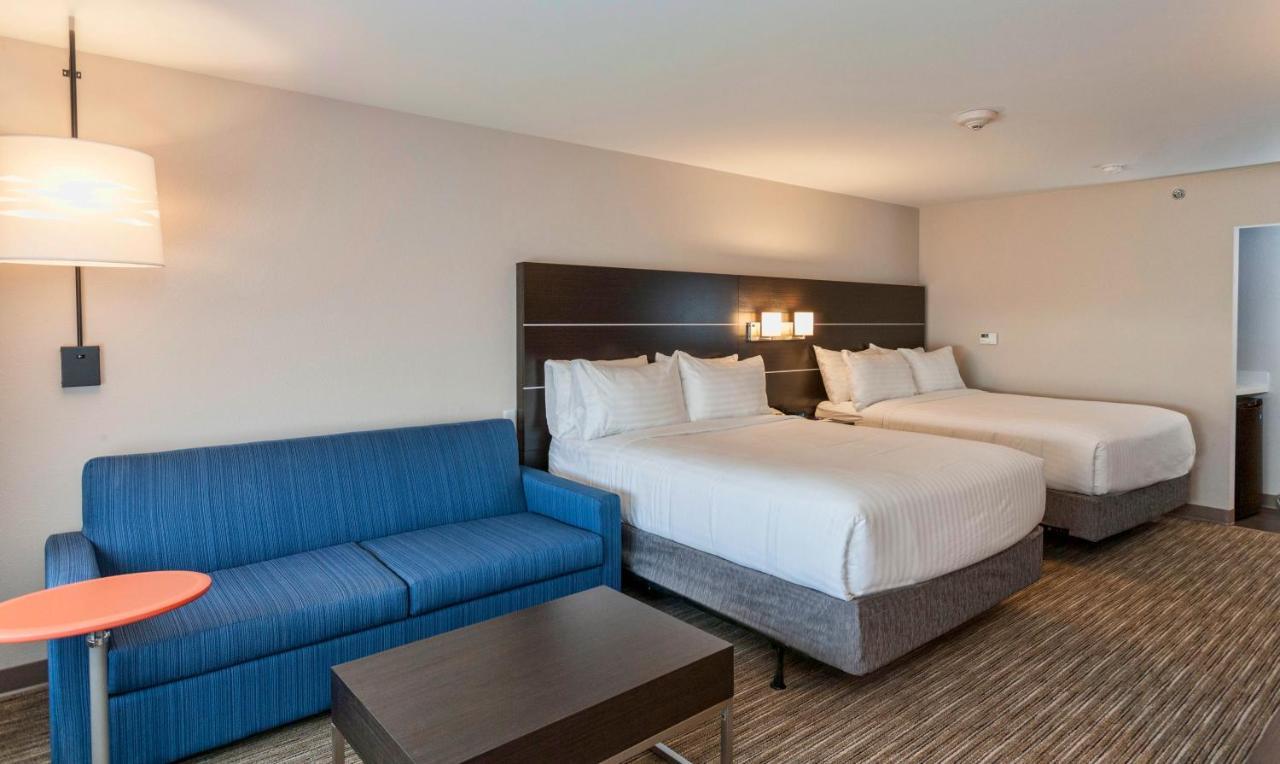 Holiday Inn Express & Suites - Dodge City By Ihg Экстерьер фото
