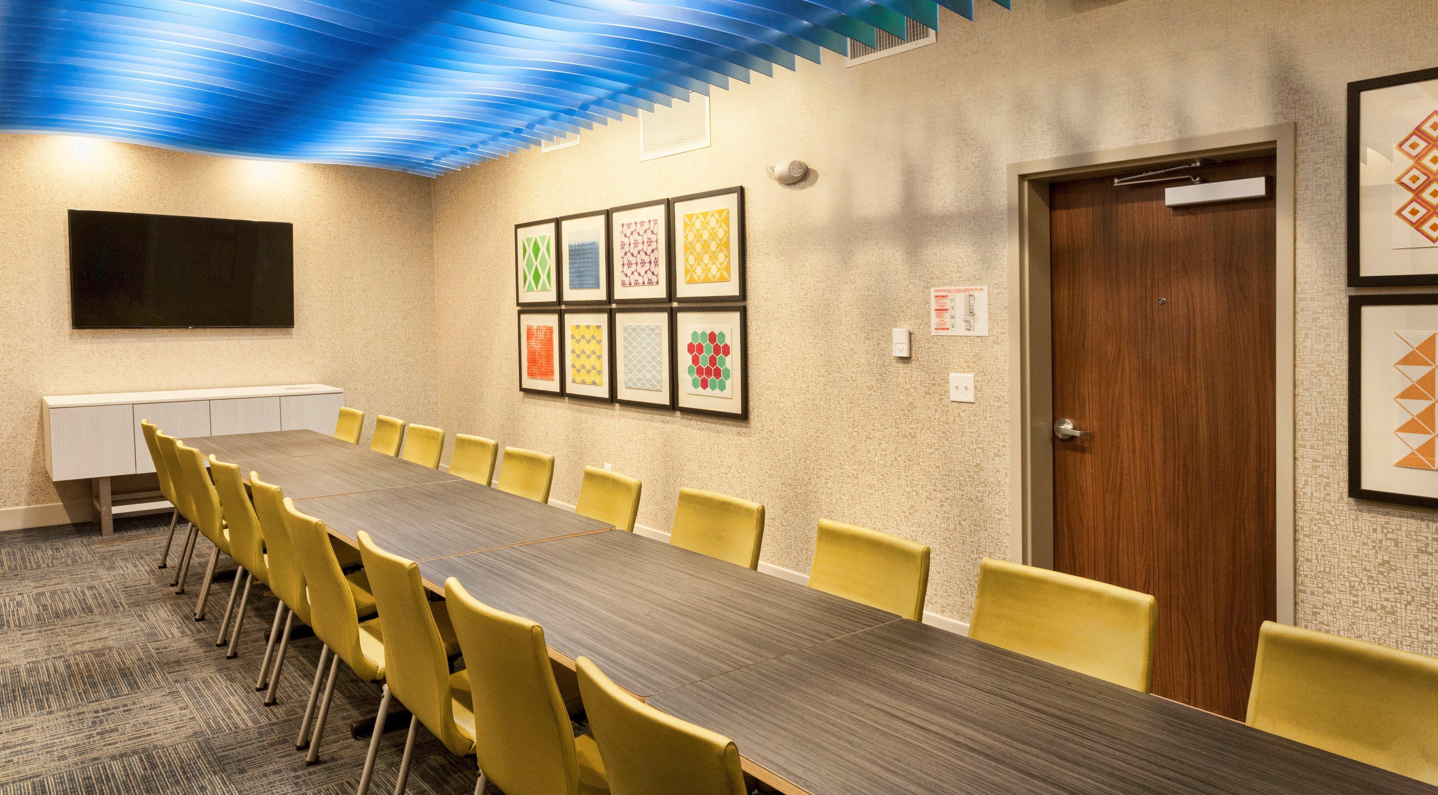 Holiday Inn Express & Suites - Dodge City By Ihg Экстерьер фото