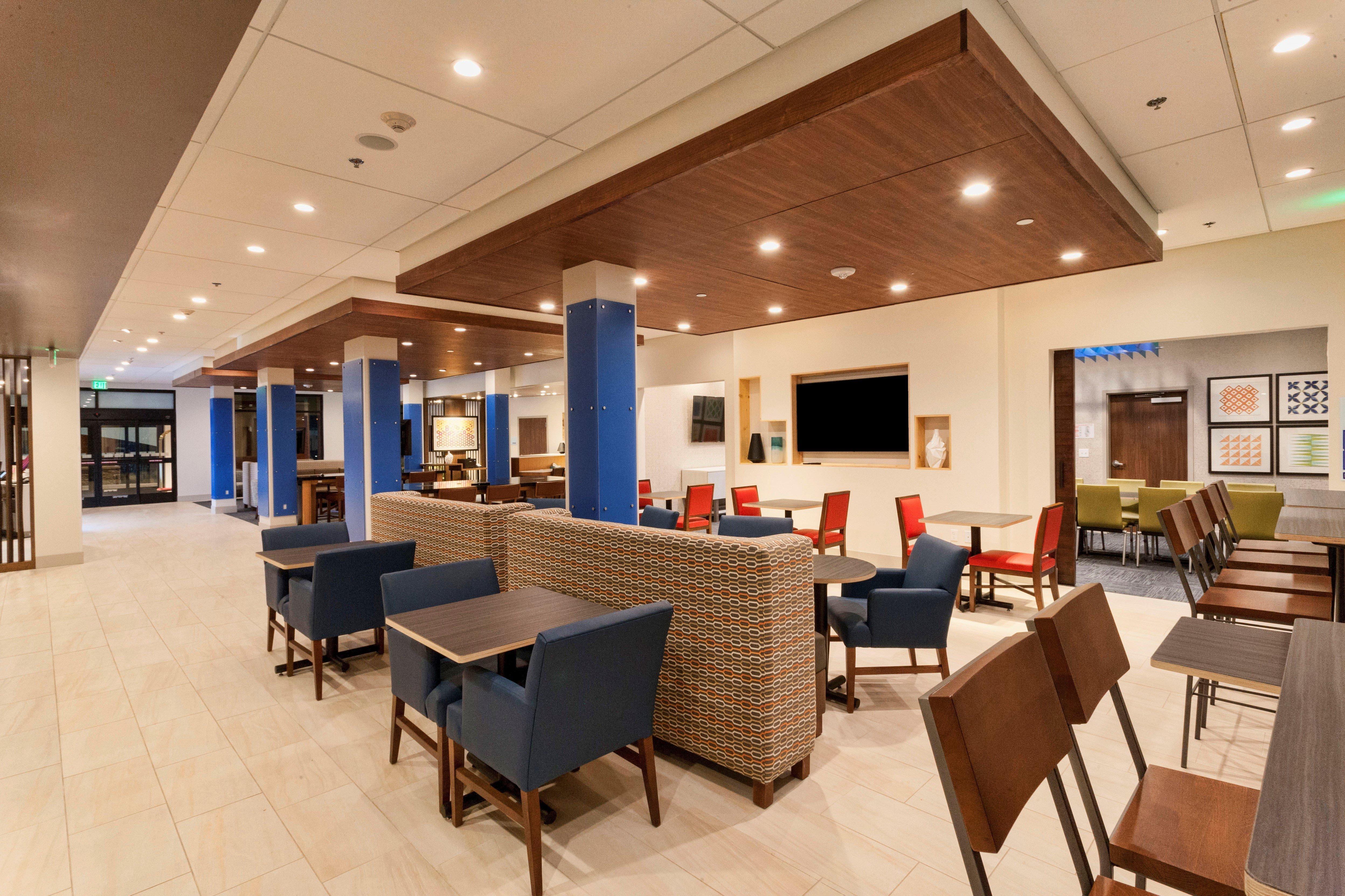 Holiday Inn Express & Suites - Dodge City By Ihg Экстерьер фото