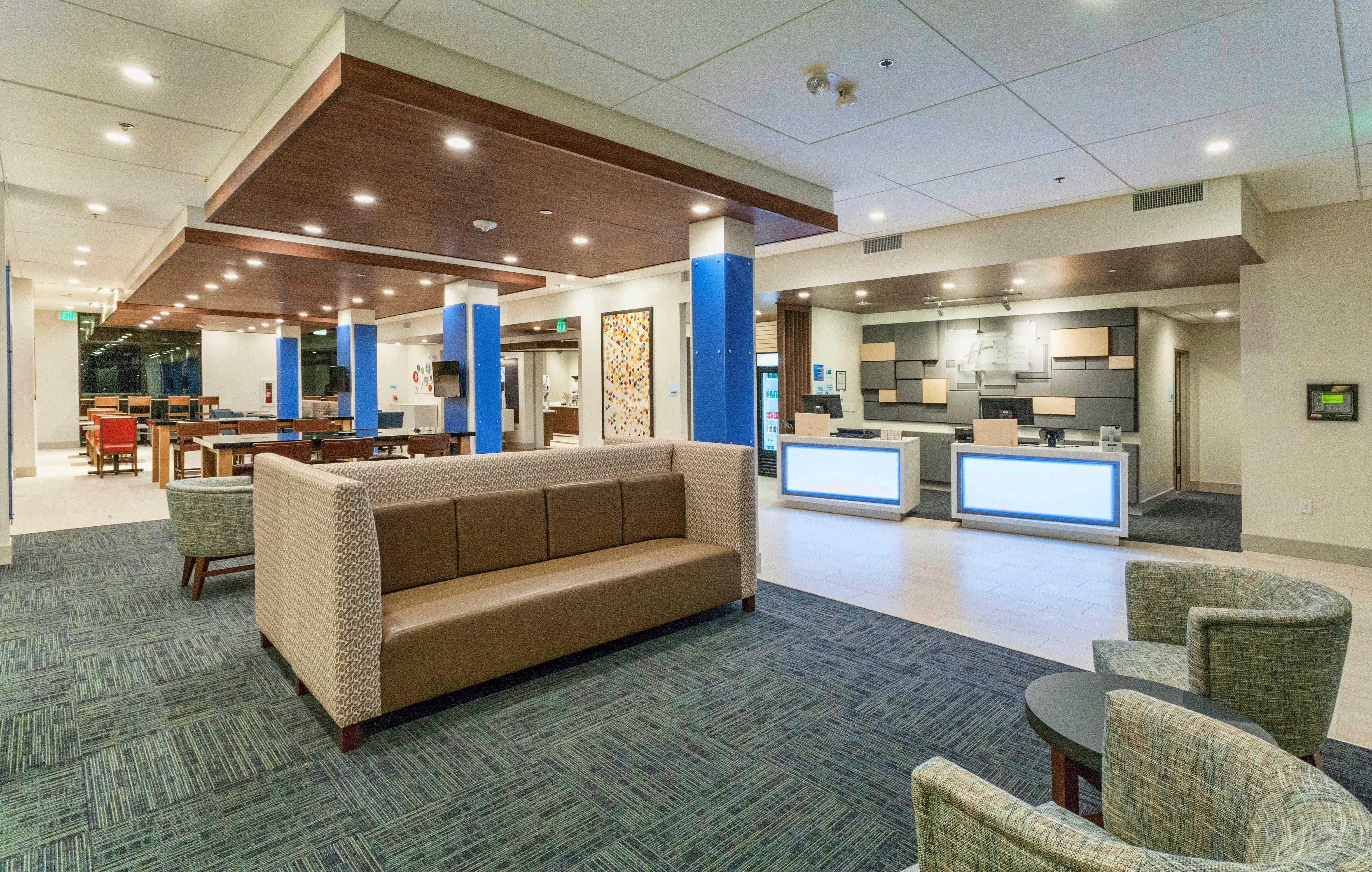 Holiday Inn Express & Suites - Dodge City By Ihg Экстерьер фото