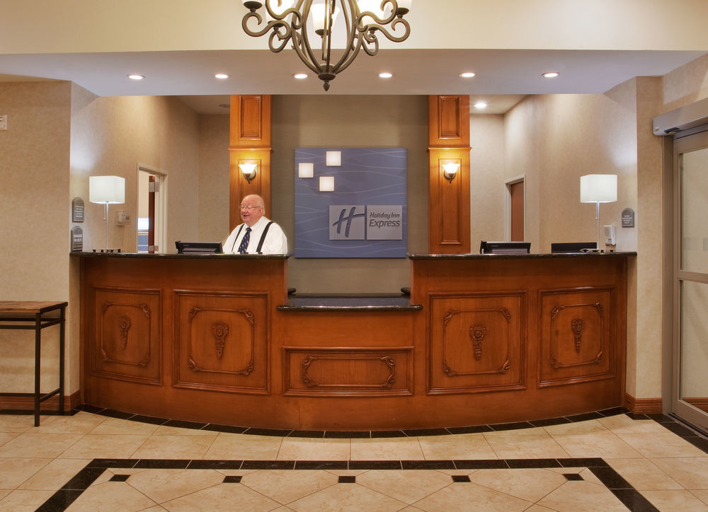 Holiday Inn Express & Suites - Dodge City By Ihg Экстерьер фото
